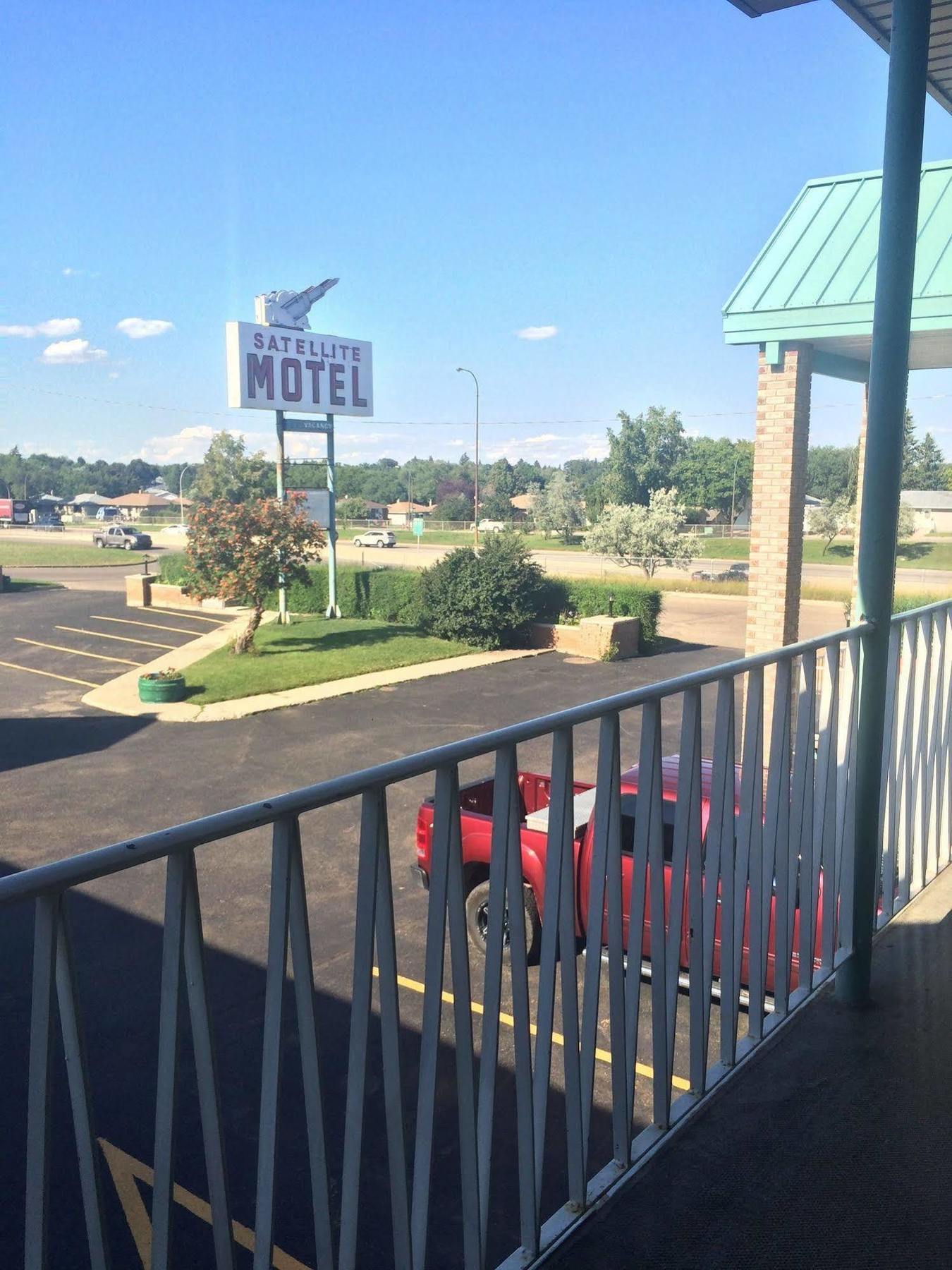 Satellite Motel Medicine Hat Exterior photo
